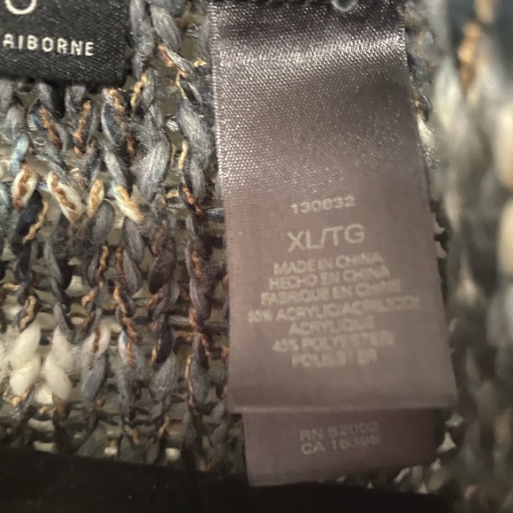 A beautiful sweater by Liz Claiborne - Picture 5 of 5